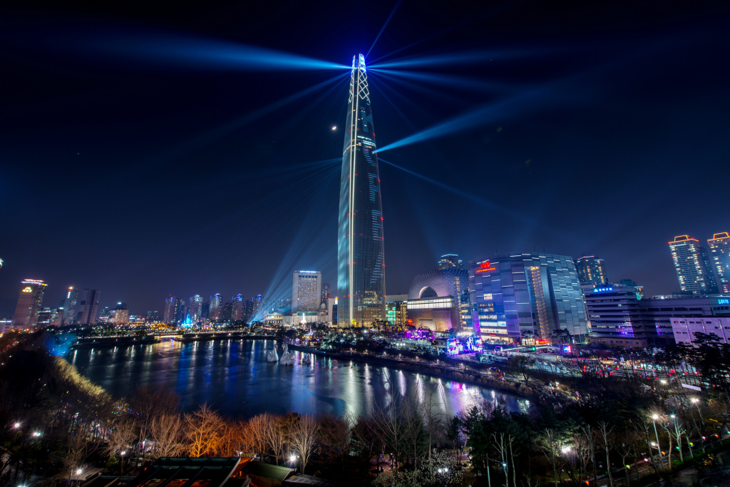 Lotte-World-Tower_©Korea-Tourism-Organization.jpg