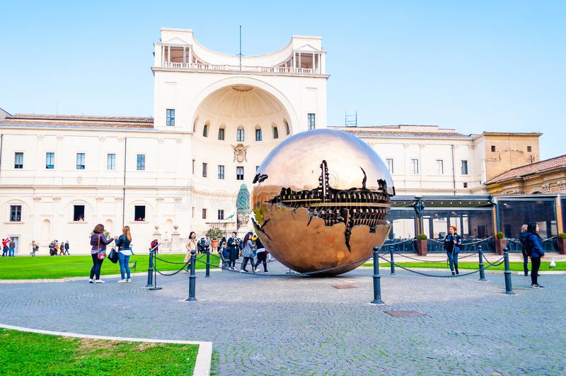 сфера-в-пределах-sfera-жулика-сферы-бронзовая-скульптура-итальянским-137985243.jpg сфера-в-пределах-sfera-жулика-сферы-бронзовая-скульптура-итальянским-137985243.jpg