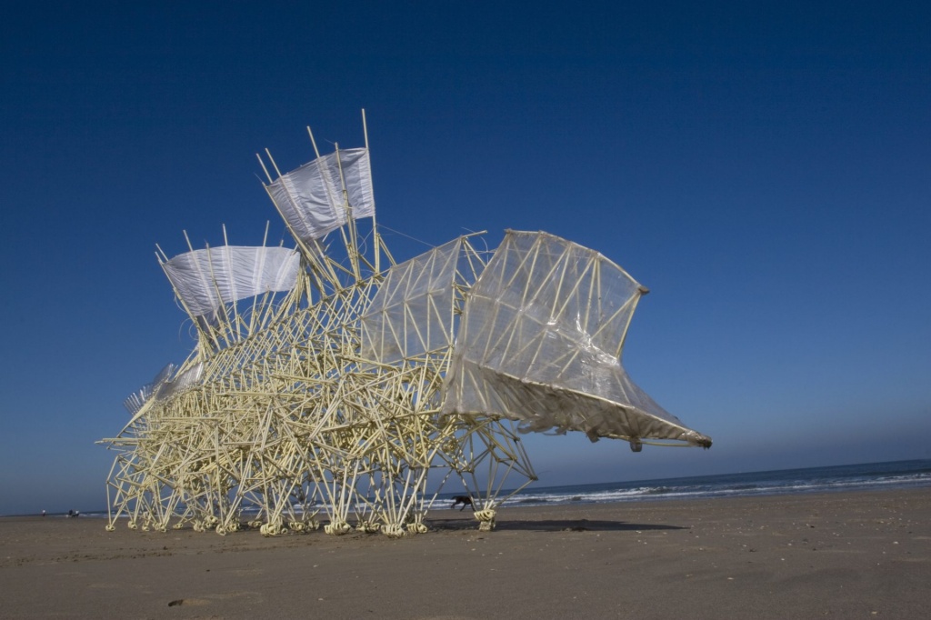 FKV_EmSys_Theo-Jansen_Strandbeest_Umerus_2009_Photo-Loek-van-der-Klis-1920x1280.jpg